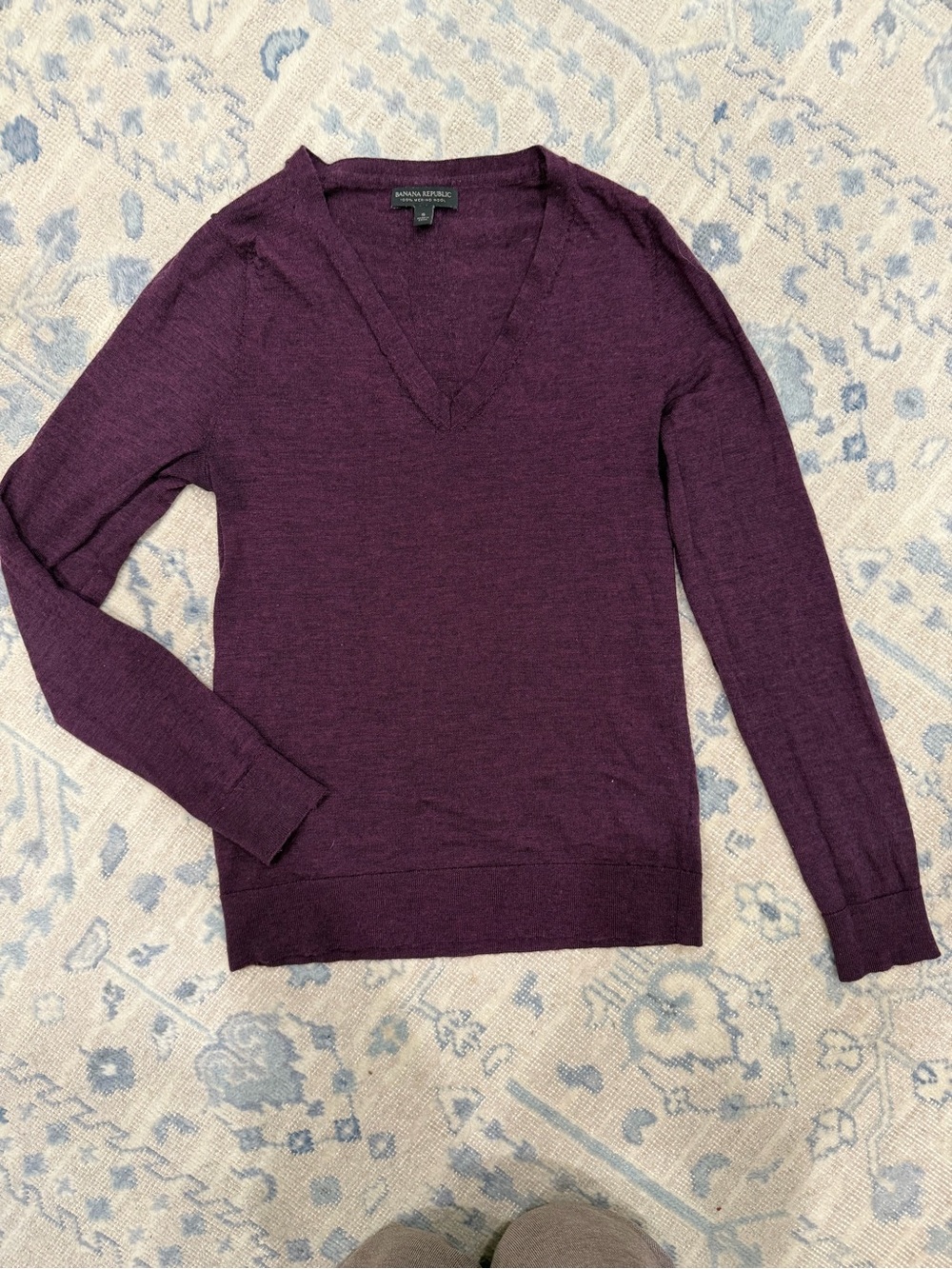Banana Republic Merino Wool Plum V-Neck Lightweight Sweater